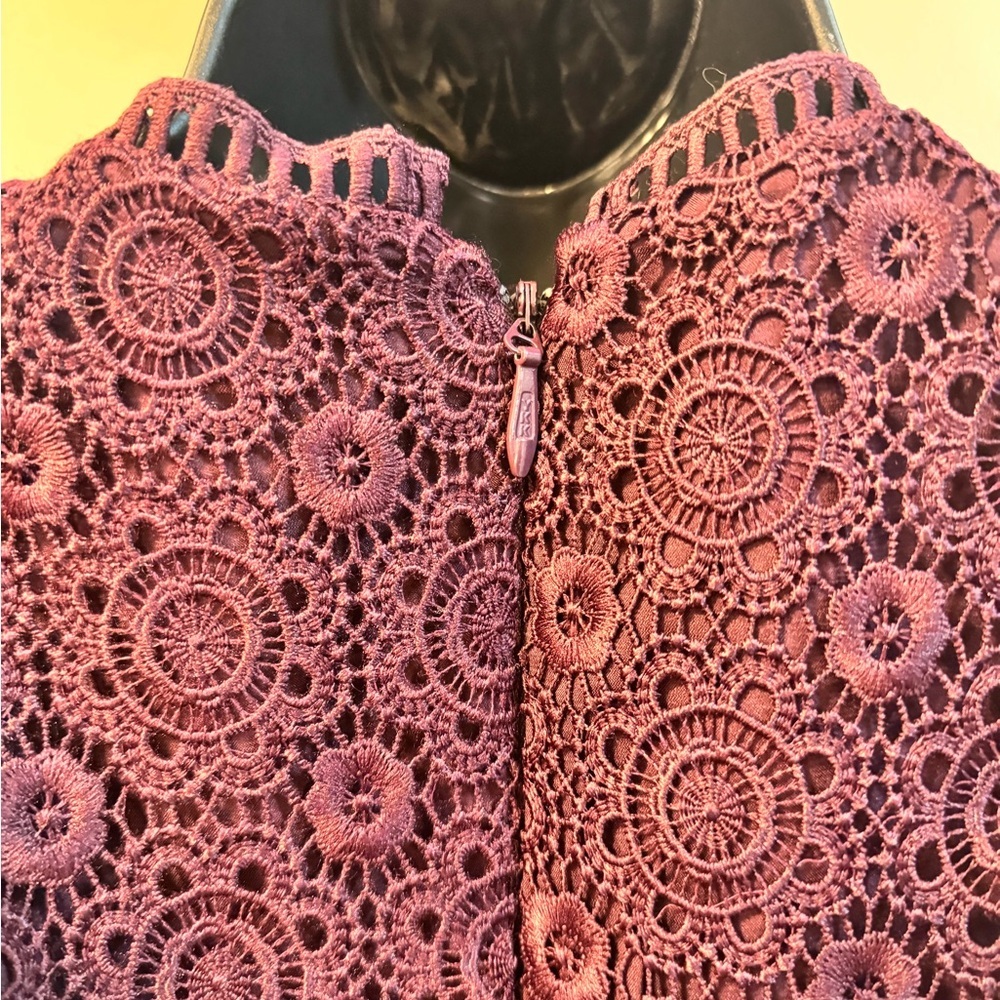 Ever New Melbourne Deep Plum Guipure Lace Sleeveless Dress - Size US 2 - Picture 5 of 10